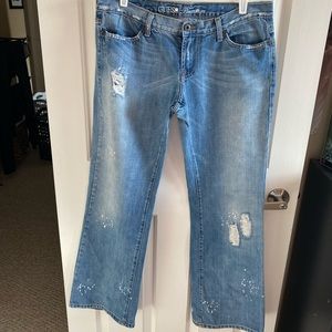EUC Guess distressed jeans size 32